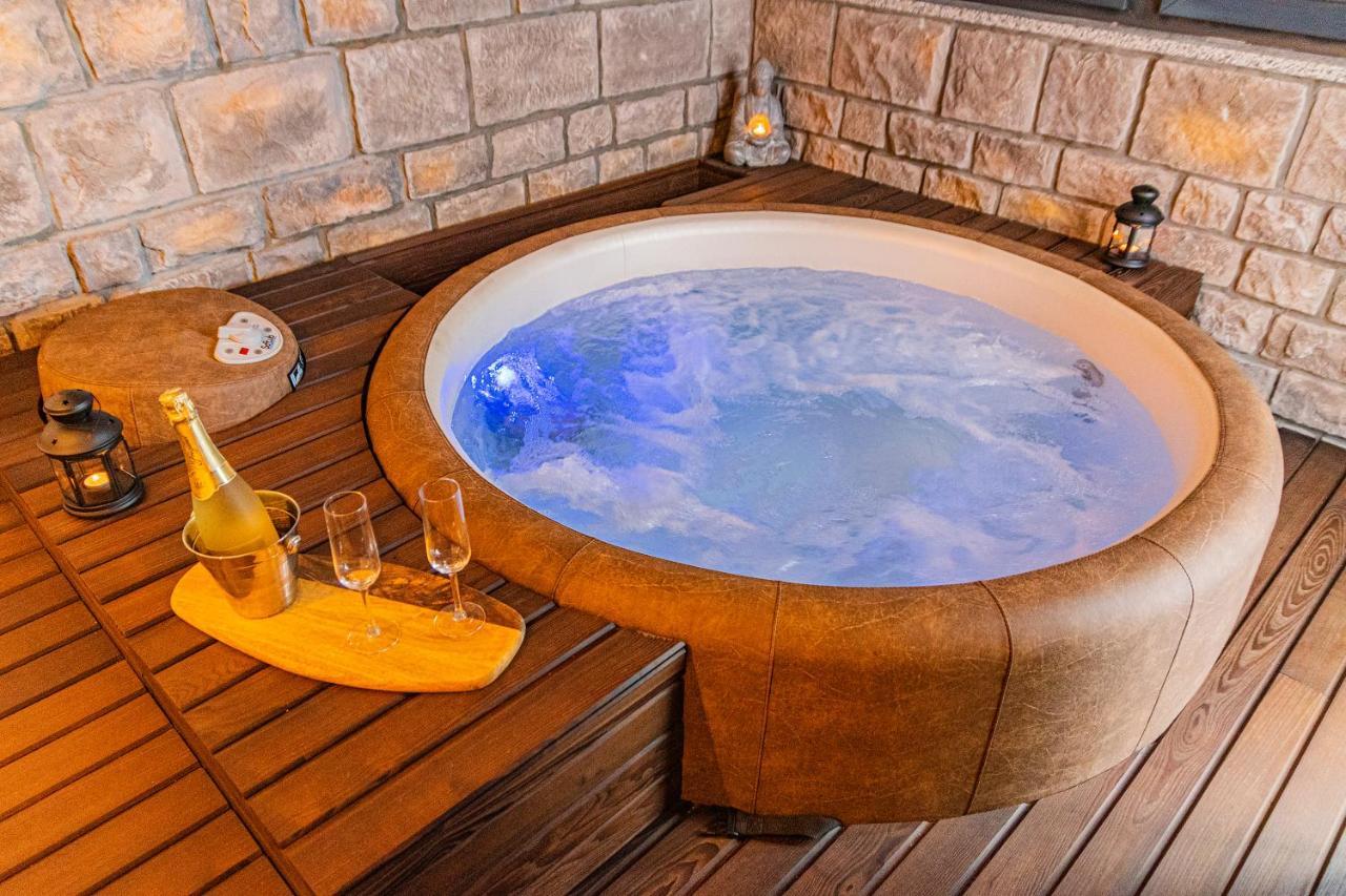 Jacuzzi - Flexible Selfcheckins 20 - Zagreb - Luxury - Garage - Smart - Brand New - Apartments Repinc Exterior foto