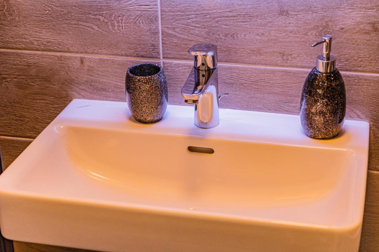 Jacuzzi - Flexible Selfcheckins 20 - Zagreb - Luxury - Garage - Smart - Brand New - Apartments Repinc Exterior foto