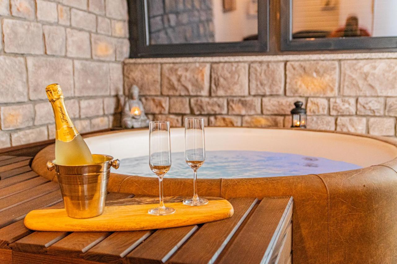 Jacuzzi - Flexible Selfcheckins 20 - Zagreb - Luxury - Garage - Smart - Brand New - Apartments Repinc Exterior foto